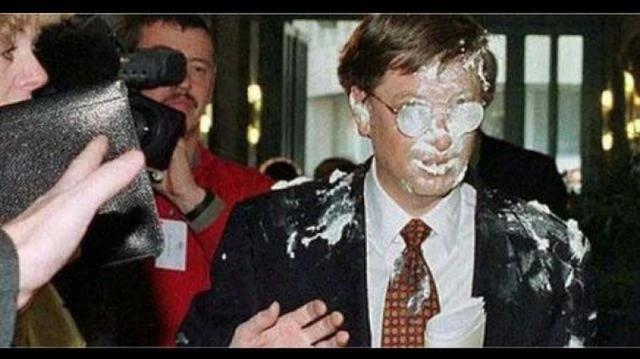 Bill Gates Pie in Face in Brussels Belgium 1998