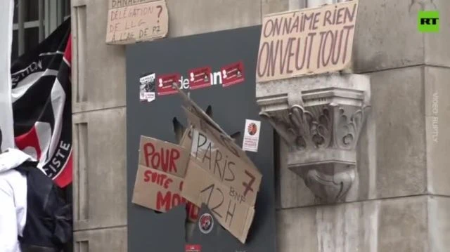 Paris students rally ahead of next round of presidential election