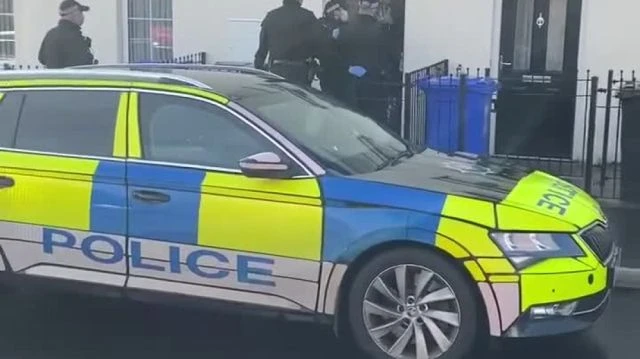 The Police Trying To Break Down A Door - Epic Fail