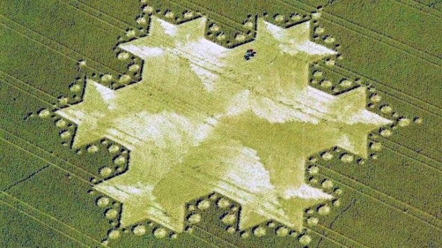 Koch Fractal Crop Circle Silbury Hill Wiltshire 23rd July 1997