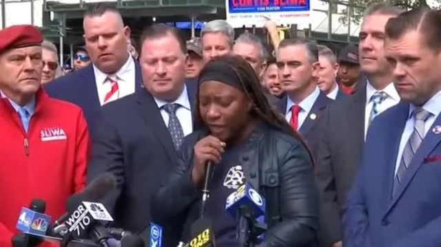 EMS NYPD and other municipal workers protest against vaccine mandates