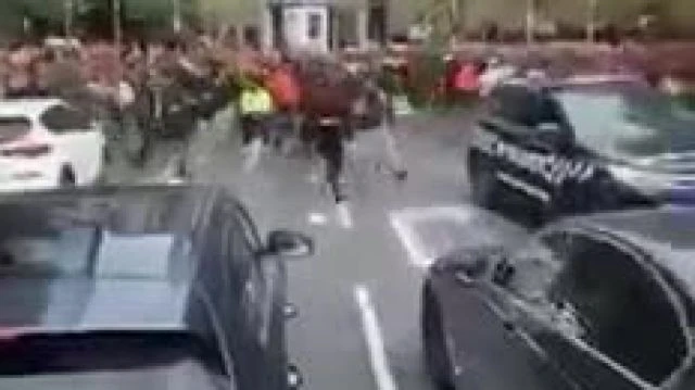 MELBOURNE AUSTRALIA WILD SCENES - BIG CLASH WITH THE POLICE