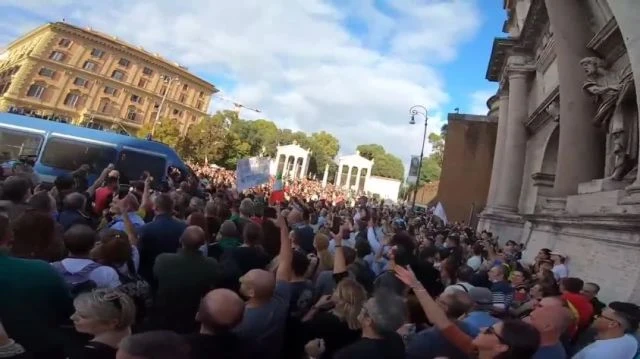 Rome - Warming up - Protest against 