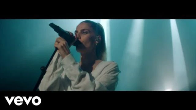 London Grammar - How Does It Feel (Live)