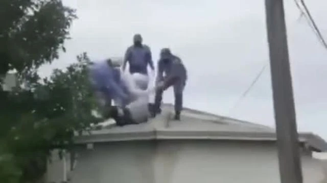 Argentina: force vaccinating a man on the rooftop of a house