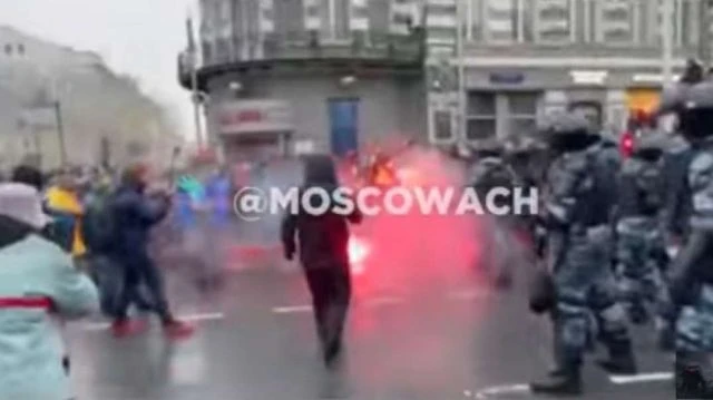 People Fight Riot Police in Russia January 23 2021