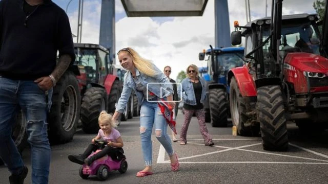 Dutch citizens show support for farmer protests