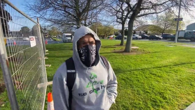 NZ Police Pose as Window Washers