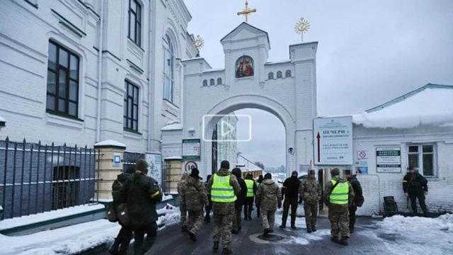 Kiew monastery raided by Ukrainian security forces