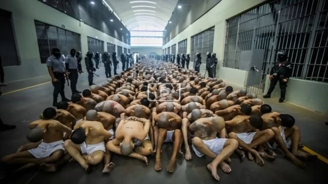 El Salvadors Mega Prison - Impossible to escape