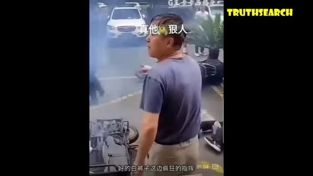 Delivery driver delivers Kung Fu punches in China