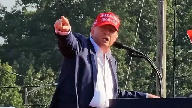 Clear Video - Trump Rally Crowd