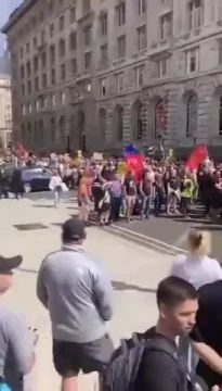 Brit Cops directing their Antifa mates psy-op Hate Riots Liverpool all staged