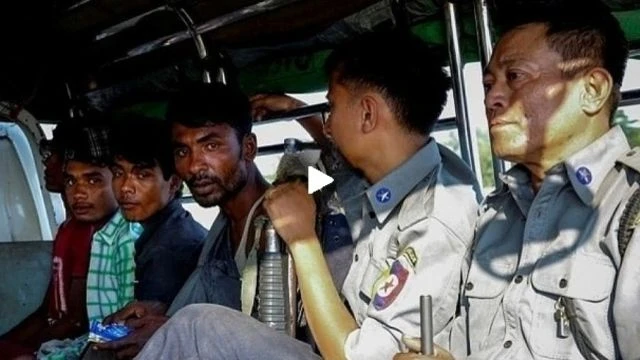 Miyanmar | Army confronting captured Rohingyas